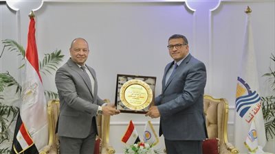 محافظ قنا يستقبل رئيس 