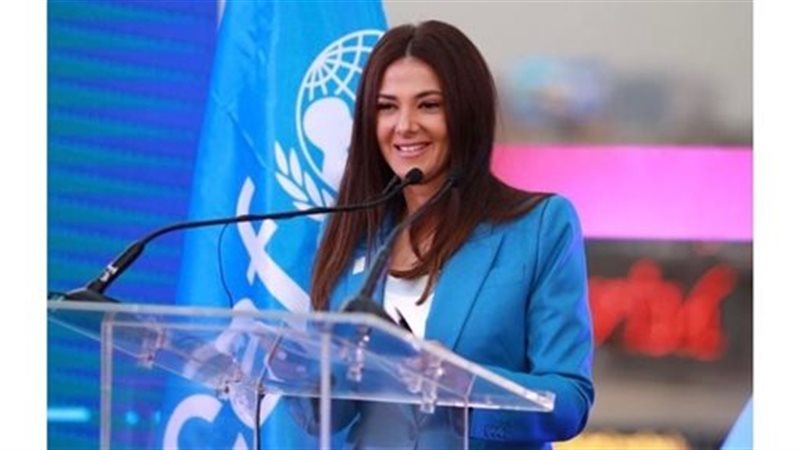 الفنانة دنيا سمير