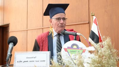 العمر مجرد رقم.. بطل من حرب أكتوبر يناقش رسالته للدكتوراه بجامعة طنطا