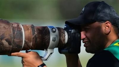 بعد احتجازه 12 ساعة.. الولايات المتحدة تمنع دخول مصور المنتخب العراقي