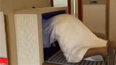 مشاهير كويتيون يدخلون في جهاز تفتيش الأمتعة في فندق شيراتون قطر