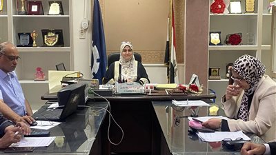 وكيلة وزارة التعليم بالسويس تتابع امتحانات الشهادة الإعدادية من غرفة العمليات