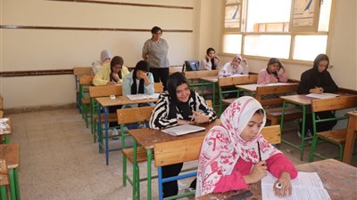 وسط استعدادات مكثفة.. طلاب الشهادة الإعدادية بسوهاج يؤدون امتحان العلوم 