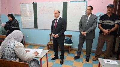 محافظ الغربية يتفقد لجان امتحانات الدبلومات الفنية الصناعية والتجارية 