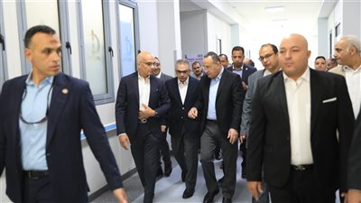 وزير التعليم العال يتفقد المشروعات التعليمية والطبية بجامعة عين شمس