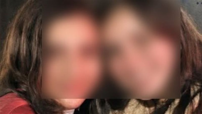 الفتاتان 