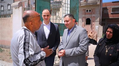 محافظ دمياط يراجع توافر الأدوية وانتظام الأطقم الطبية بوحدة البصارطة