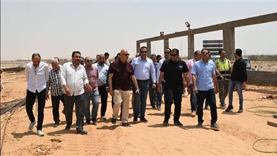 نائب وزيرة الإسكان يتفقد مشروعات البنية التحتية والمرافق بالعاشر من رمضان