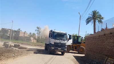 رفع 97 طنًا من مخلفات البناء في حملة مكبرة بمدينة قوص  
