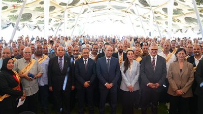 وزير العمل ومحافظ الشرقية يكرمان متميزي 