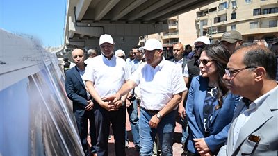 رئيس الوزراء يفتتح كوبري 