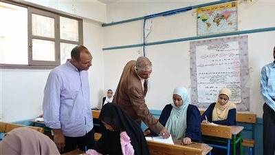 وكيل وزارة تعليم قنا: منع اصطحاب الهواتف الزكية فى لجان الامتحانات