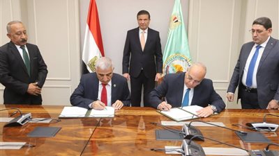 وزير الزراعة يشهد توقيع مشروعين تنمويين بين 