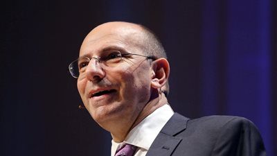 متري الراهب: تراجع أعداد المسيحيين بالشرق الأوسط يهدد التنوع الحضاري