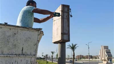 حي السويس يواصل أعمال رفع كفاءة الإنارة بشارع صلاح نسيم أمام أبراج الصفوة