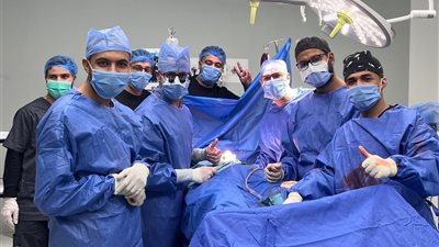 جراحة دقيقة بمستشفى الطوارئ الجامعي بسوهاج تنقذ شابًا من نزيف حول القلب