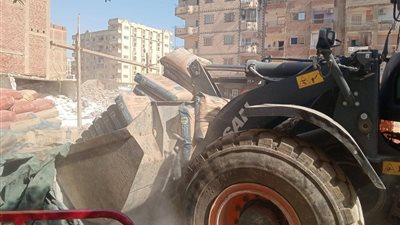 حملة إشغالات بحي فيصل بالسويس لرفع التعديات وإعادة الانضباط بالشوارع
