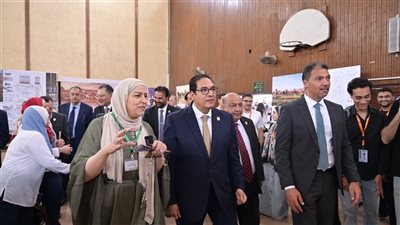 افتتاح  معرض مشروعات تخرج هندسة القاهرة بمشاركة 398 طالبا وطالبة