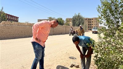 جولة ميدانية لمدير فرع مياه نجع حمادي لبحث مشكلات قرية البطحة