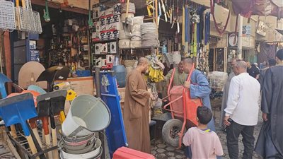 أسيوط: لا تهاون مع التعديات على حرم الطريق.. وحملات مكثفة لإعادة الانضباط 