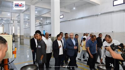 بتكلفة 40 مليون جنيه.. محافظ الفيوم يتفقد مراحل الإنتاج بشركة 