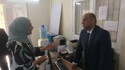 حسن رداد يجري جولة مفاجئة علي مكاتب العمل بالقليوبية ويتابع مستوى الخدمات 