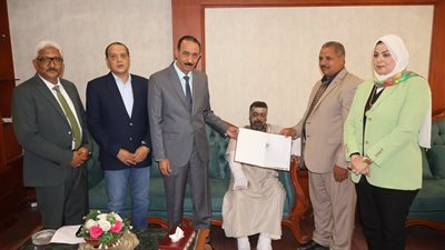 سوهاج تُكرم البطل 