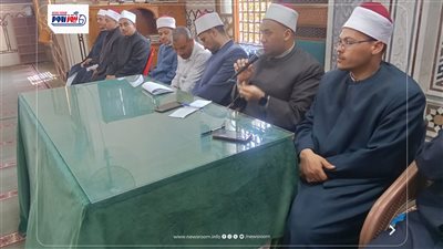 مدير الدعوة بأوقاف الفيوم يعقد اجتماعًا موسعًا مع أئمة بمسجد ناصر الكبير