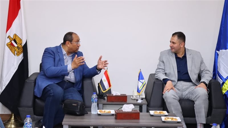 محافظ دمياط يبحث