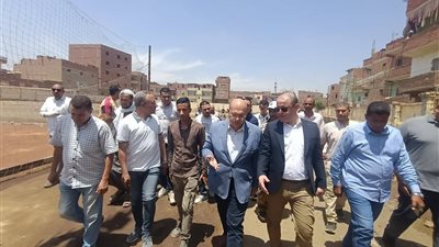 نائب محافظ الجيزة يتفقد العطف والمتانيا ويوجه بحلول عاجلة لأزمة المياه الجوفية