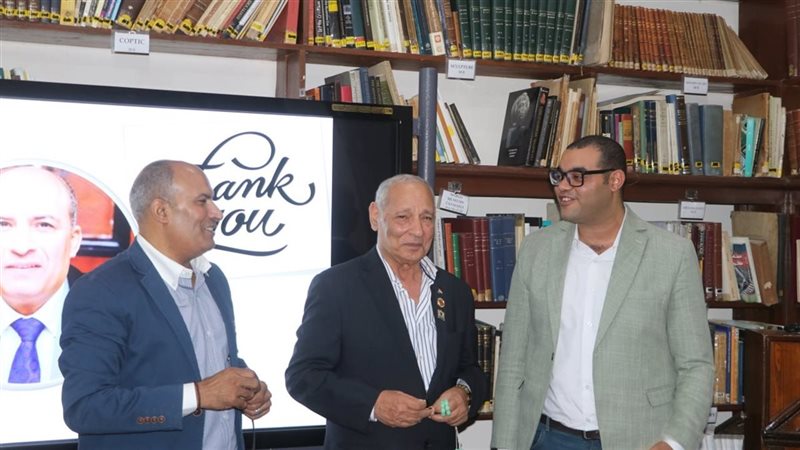 مدير مؤسسة زاهي حواس مع الدكتور رأفت عبد الرازق