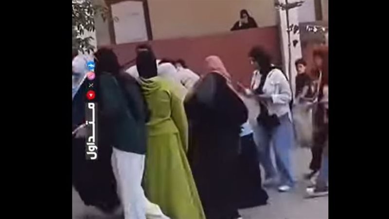 التعدي على معلمة