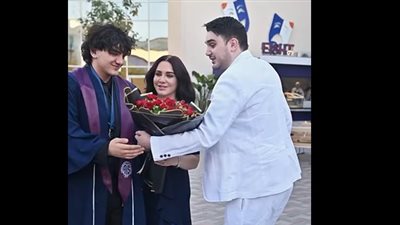 سلاف فوارخرجي تنشر فيديو جديد من حفل تخرج نجلها: الفرح بدياركم وديارنا