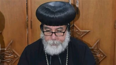 رئيس «خريجي الأزهر» بمطروح يطمئن على الأنبا كاراس عقب تعرضه لحادث سير