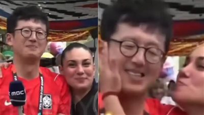 كأس العالم.. مشجعة مكسيكية تفاجئ مراسلا كوريا بقبلة على الهواء (فيديو)