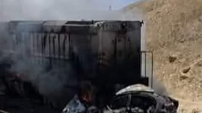مصرع 8 أشخاص واشتعال سيارة وجرار قطار إثر تصادم مروع بمزلقان غير شرعي  بالسويس