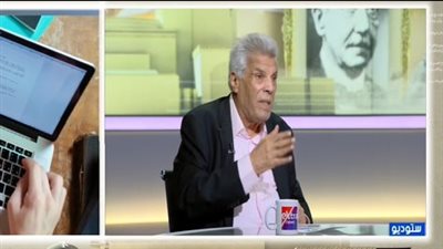 روائي: رغم براعة الـ AI لكن صناعة الرواية ما زالت مهمة الكاتب فقط