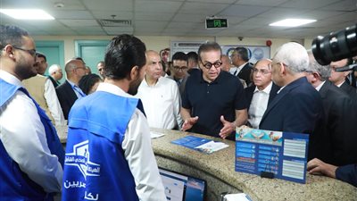 وزير الصحة يتابع تسجيل المواطنين داخل مستشفى الكبد والجهاز الهضمي بالمنيا