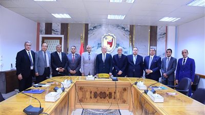 لجنة اختيار عميد كلية الزراعة بجامعة سوهاج تجري المقابلات الشخصية للمرشحين 