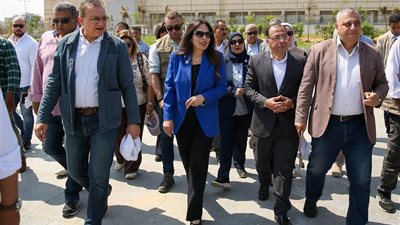 وزيرة الإسكان تتفقد 