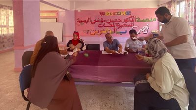 وكيلة تعليم السويس تتفقد لجنة اعتذارات المعلمين عن امتحانات الثانوية العامة 