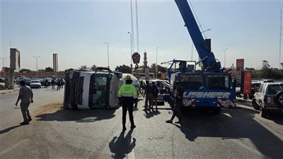 تفاصيل انقلاب سيارة خلاط بطريق صلاح سالم وإصابة شخص