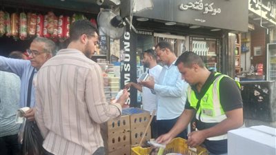 حملة مكبرةبحي الأربعين لغلق وتشميع المنشآت غير المرخصة 