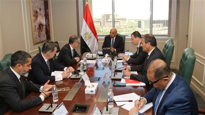 وزير الكهرباء يبحث مع وفد البنك الأوروبى سبل تعزيز التعاون في مختلف المجالات