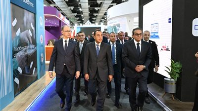 برفقة نظيره الصيربي.. رئيس الوزراء يتفقد المعرض الطبي الإفريقي الخامس