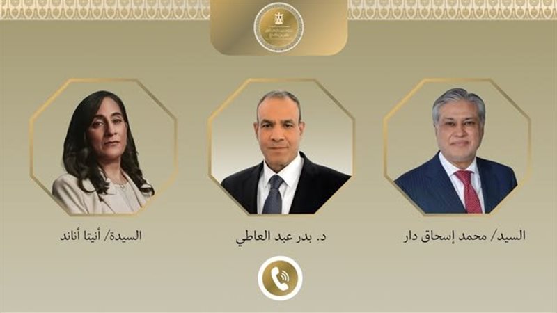 وزير الخارجية يتلقى