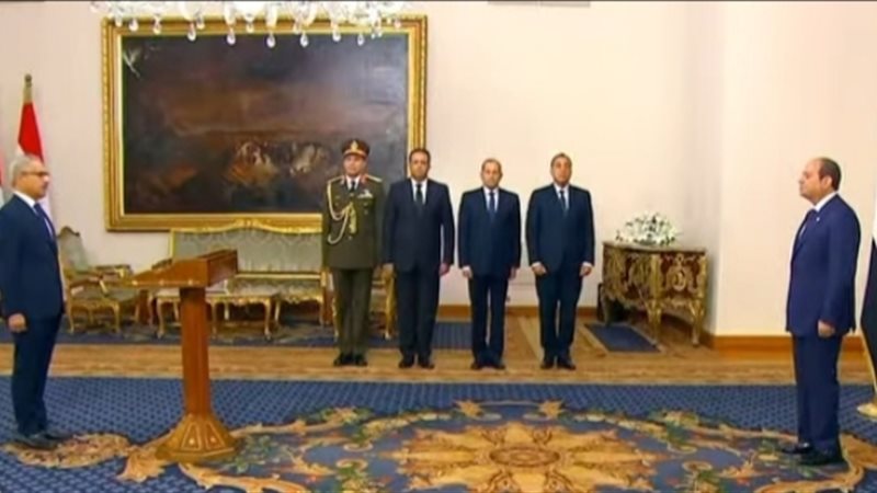 الرئيس السيسي ومحافظ