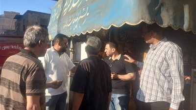 حي الأربعين بالسويس.. حملات تفتيش على محال غير مرخصة وتوجيه أصحابها للتقنين 