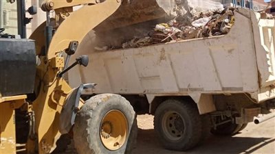 حي فيصل يواصل حملات النظافة المكثفة ورفع المخلفات بالشوارع في الفترة الصباحية