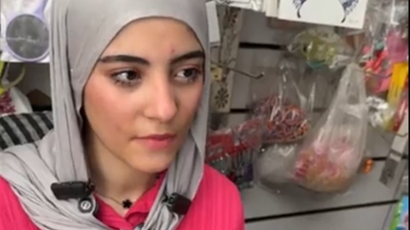 طالبة إعدادي تنقذ سيدة من حادث سيارة تحركت دون سائق